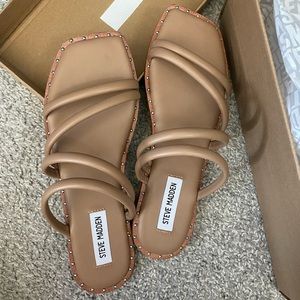 Steve Madden Women’s Flat Sandal Nude